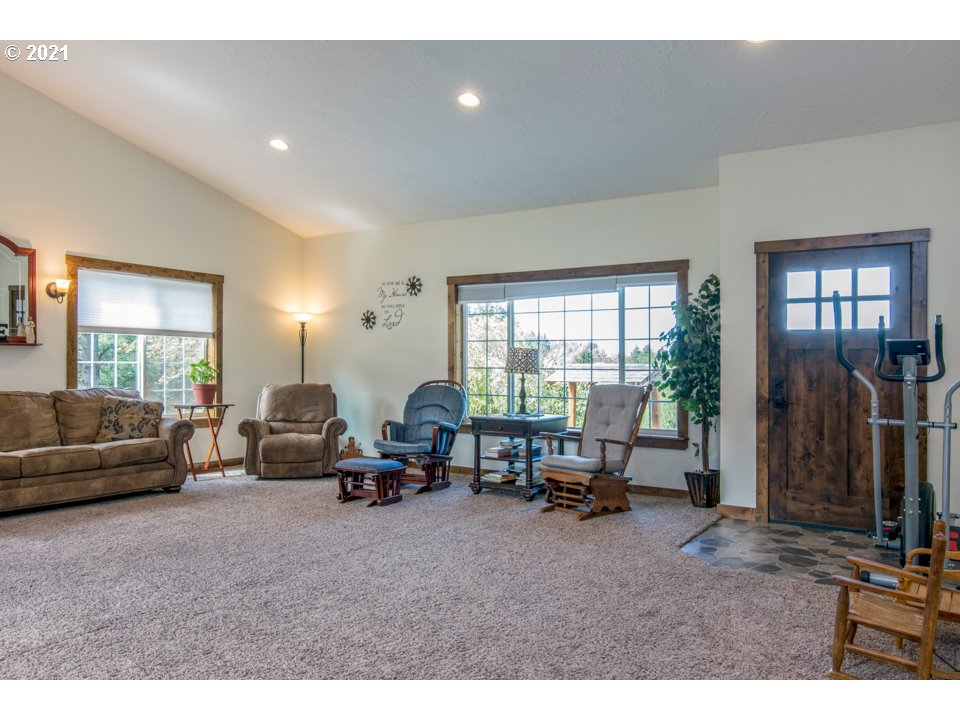 29178 Southeast Davis Road Estacada, OR 97023 - Photo 14 of 31 Gallery Image 14