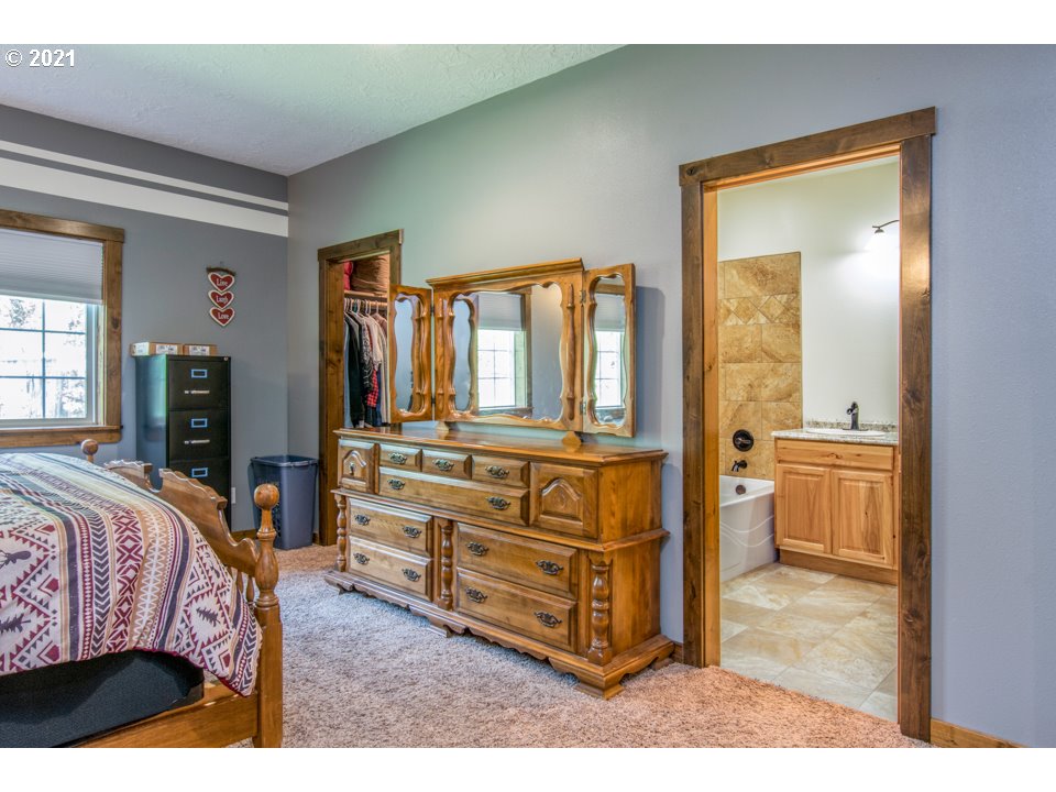 29178 Southeast Davis Road Estacada, OR 97023 - Photo 16 of 31 Gallery Image 16