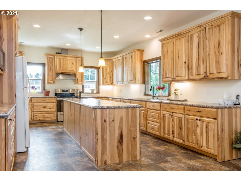 29178 Southeast Davis Road Estacada, OR 97023 - Photo 8 of 31 Gallery Image 8