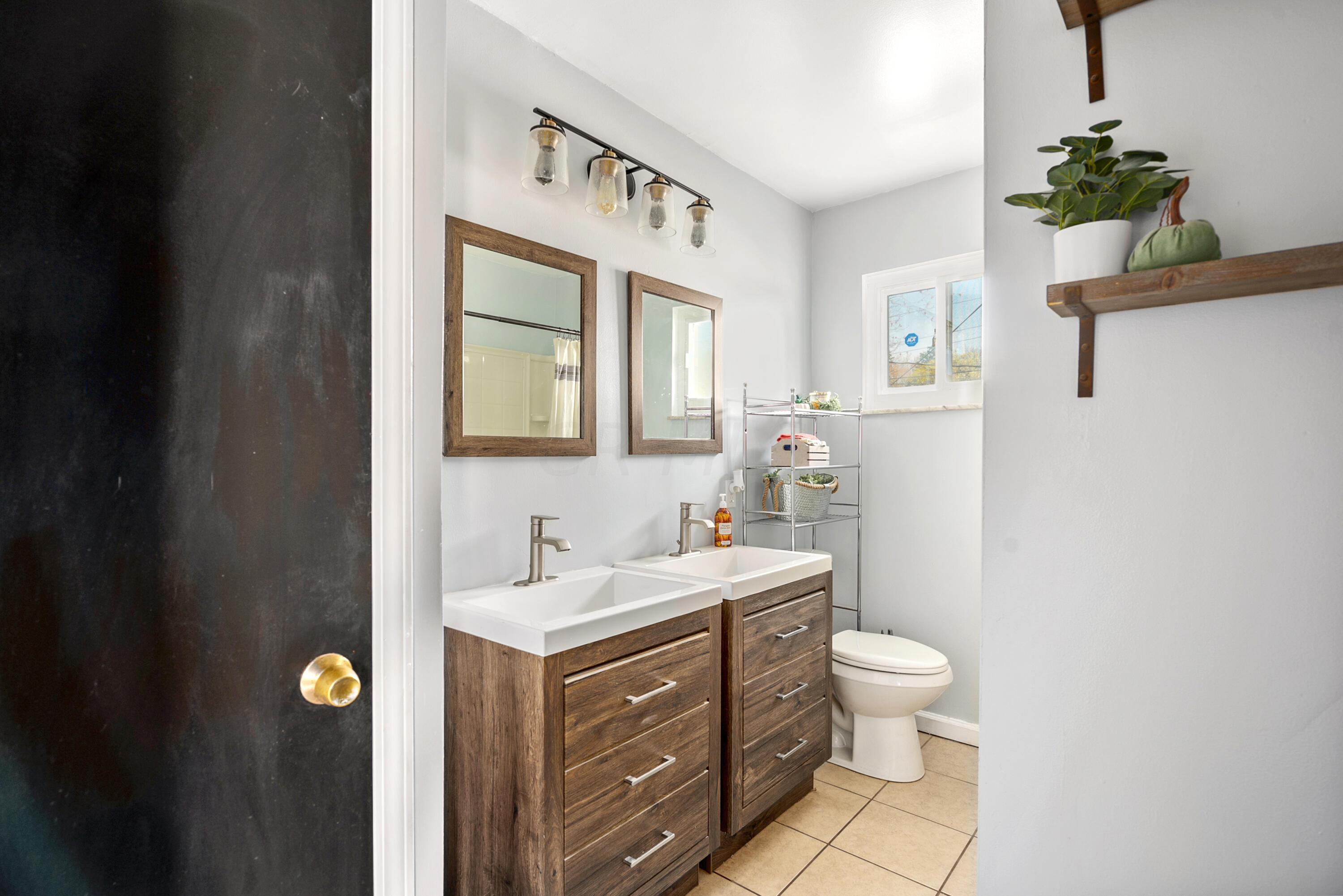 1332 Smith Road Columbus, OH 43207 - Photo 8 of 16 Full Bath