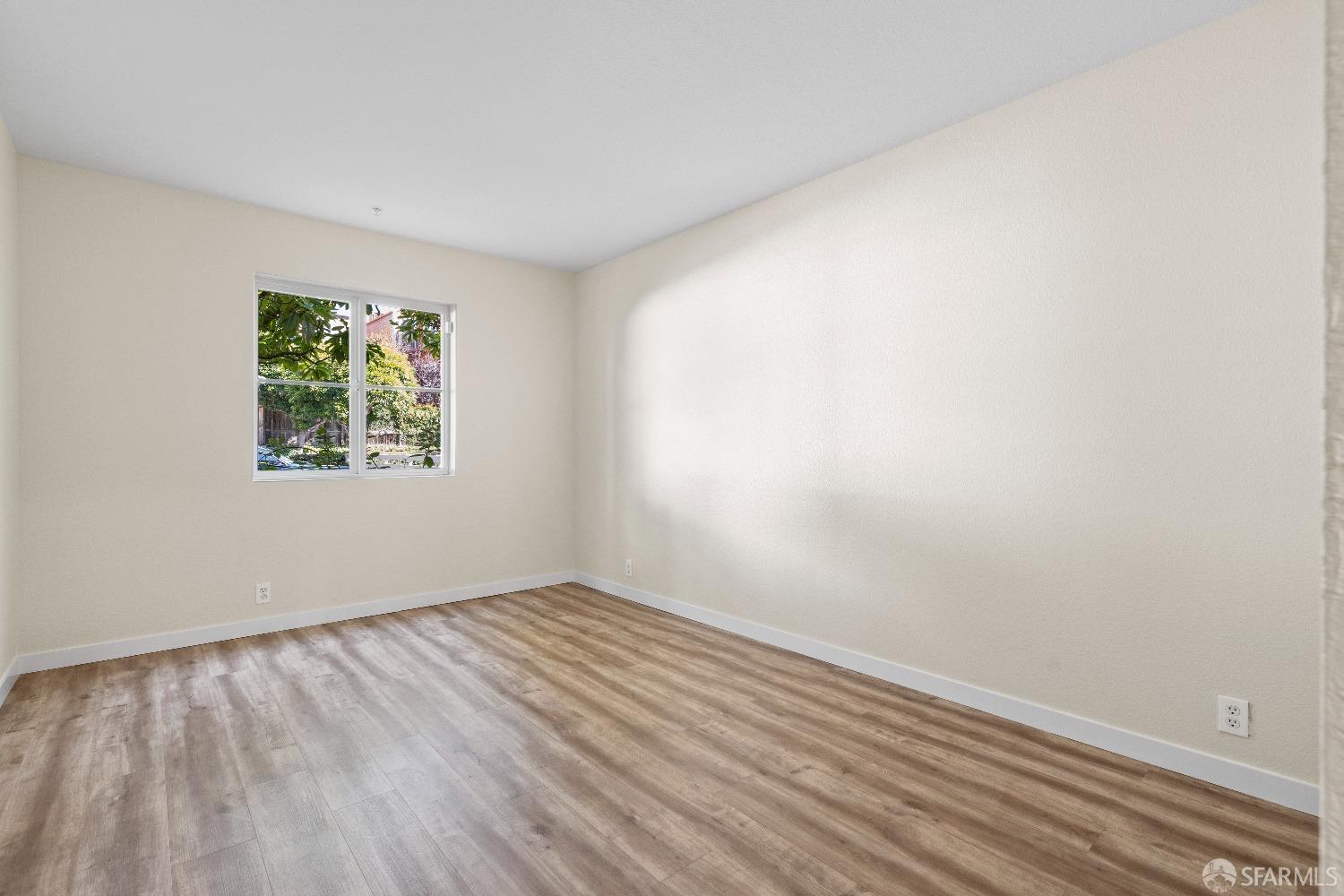 1862 Ellis Street, Unit B San Francisco, CA 94115 - Photo 31 of 41 an empty room with a window