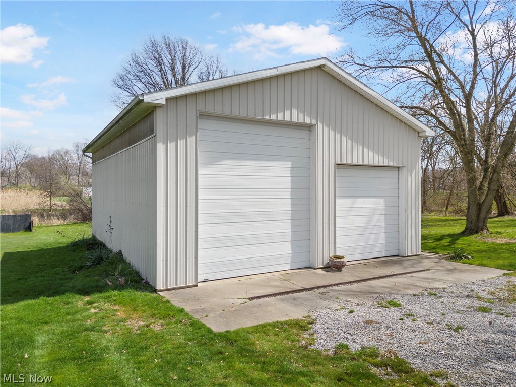1850 South Sawburg Road Alliance, OH 44601 - Photo 31 of 39 32 x 40 pole building with 14' & 10' overhead doors
