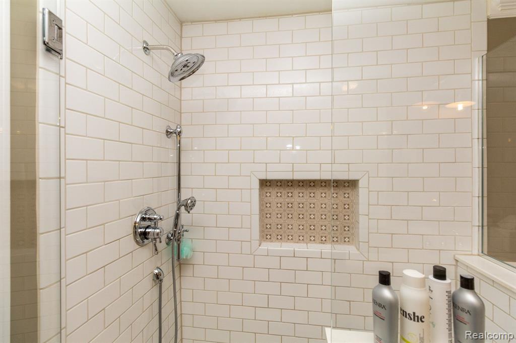 18159 Meridian Road Grosse Ile, MI 48138 - Photo 26 of 66