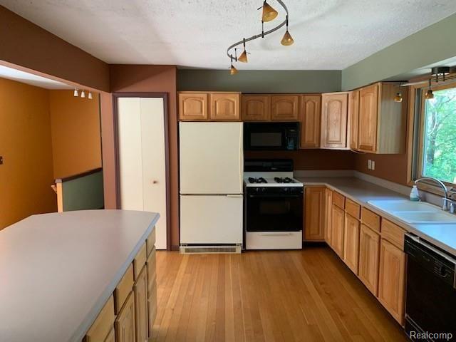 11855 Dexter-Pinckney Road Pinckney, MI 48169 - Photo 14 of 22 IMG_6391.jpg