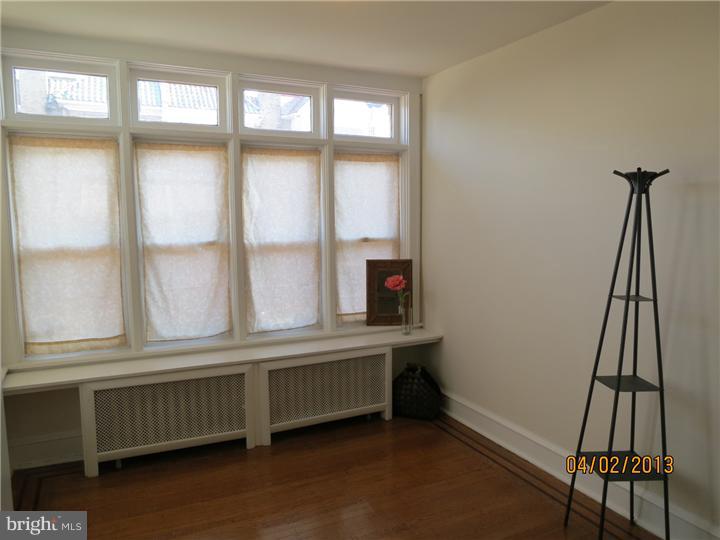 218 Wembly Road Upper Darby, PA 19082 - Photo 4 of 24 Sun Room