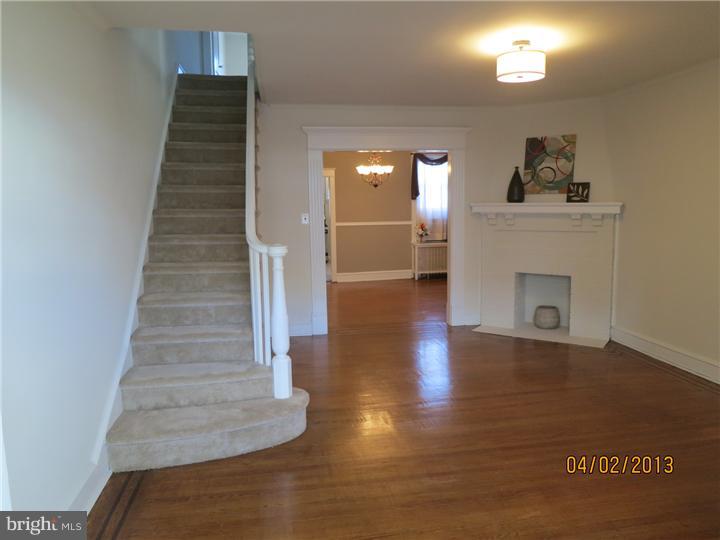 218 Wembly Road Upper Darby, PA 19082 - Photo 5 of 24 Living Room