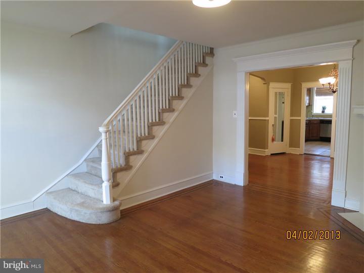 218 Wembly Road Upper Darby, PA 19082 - Photo 6 of 24 Living Room