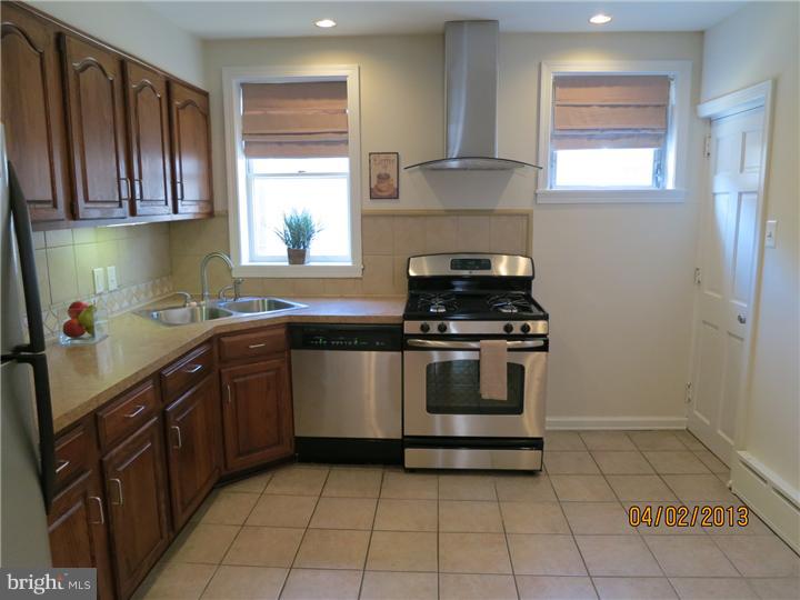 218 Wembly Road Upper Darby, PA 19082 - Photo 10 of 24 Kitchen