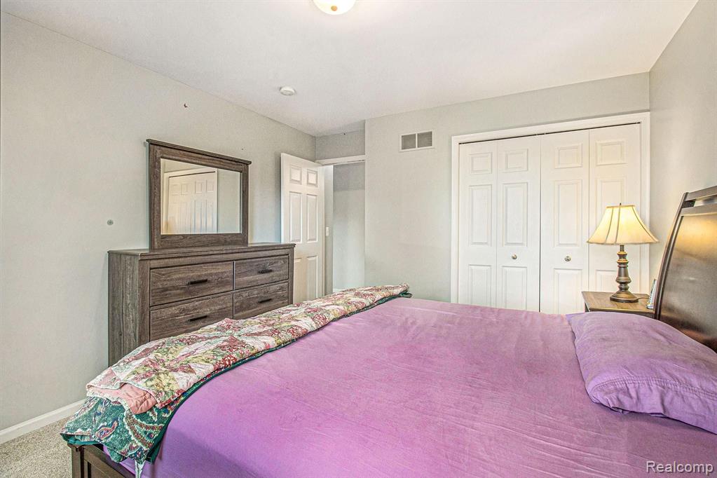 41568 Thoreau Ridge Novi, MI 48377 - Photo 23 of 36