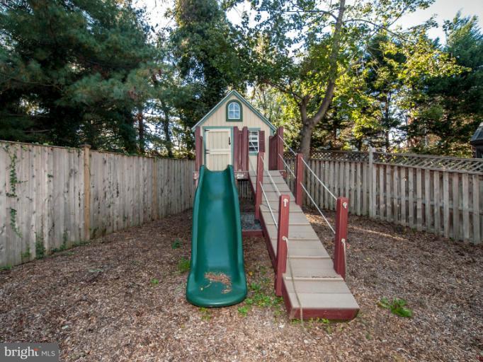 8910 Ellsworth Court Silver Spring, MD 20910 - Photo 28 of 30 Exterior (Rear)