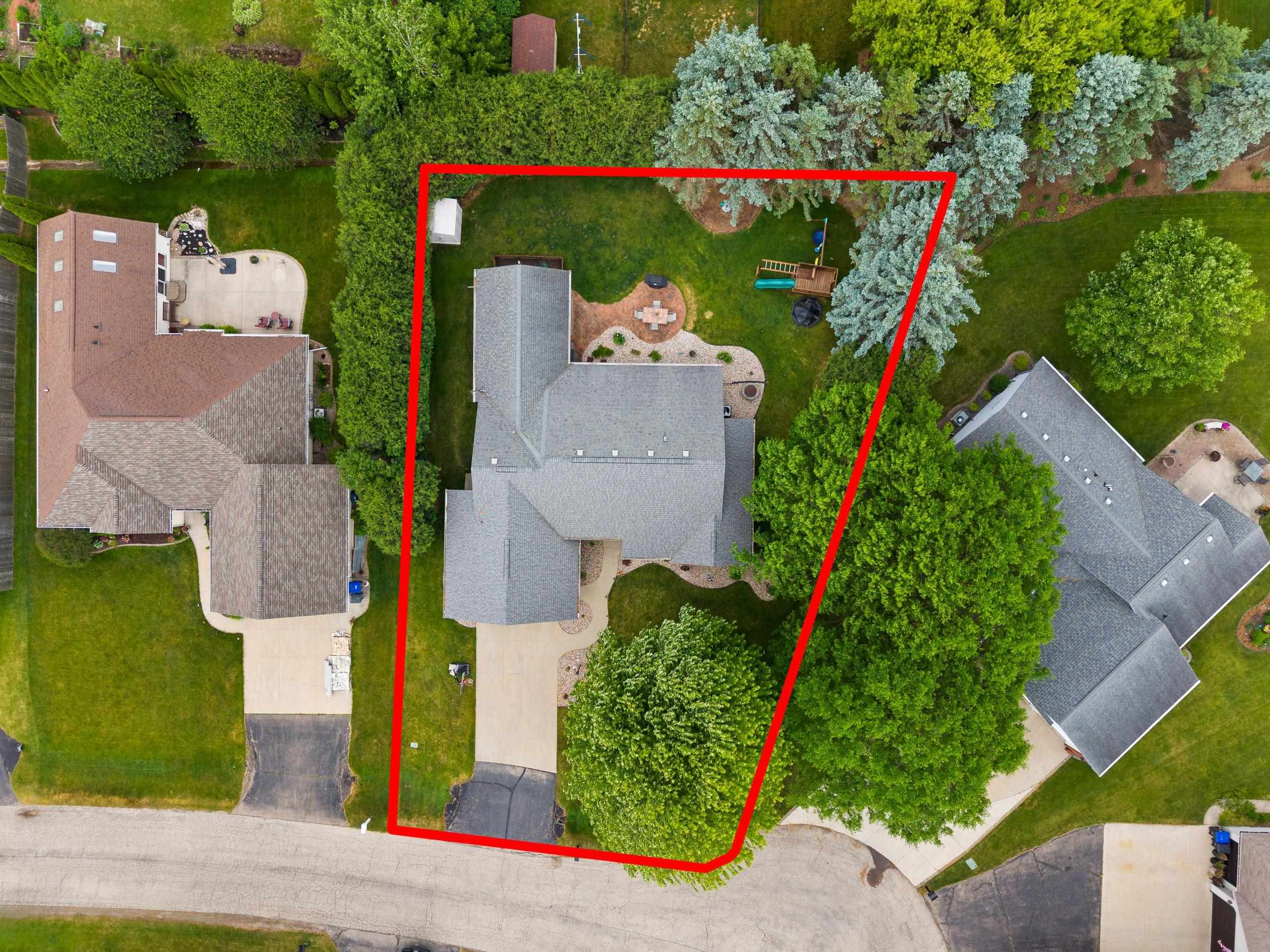 W2585 Oakbrook Court Appleton, WI 54915 - Photo 4 of 56