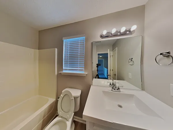 $2,099 | 1421 East Nir Shreibman Boulevard, La Vergne, TN 37086