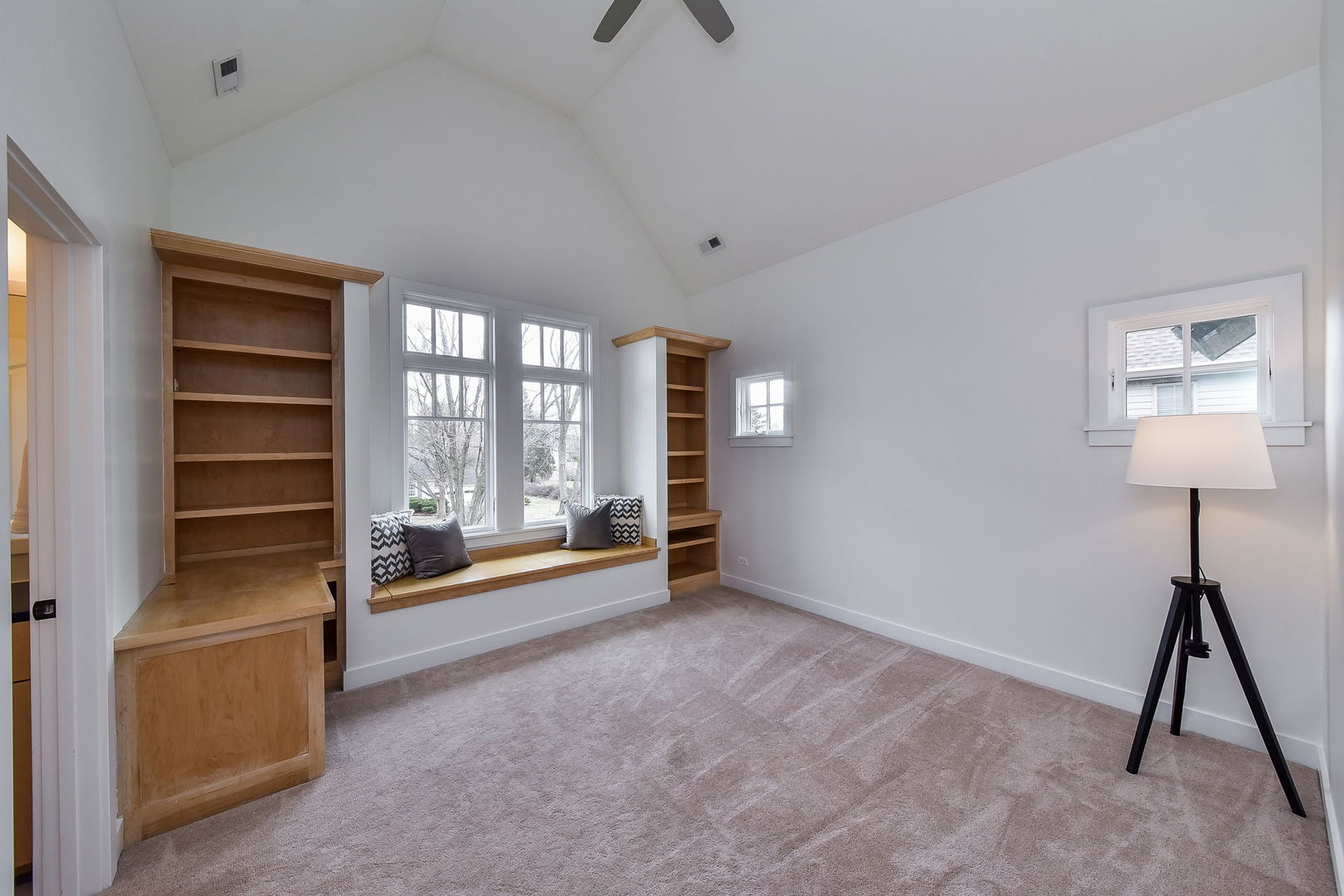 869 East Hillside Road Naperville, IL 60540 - Photo 29 of 47