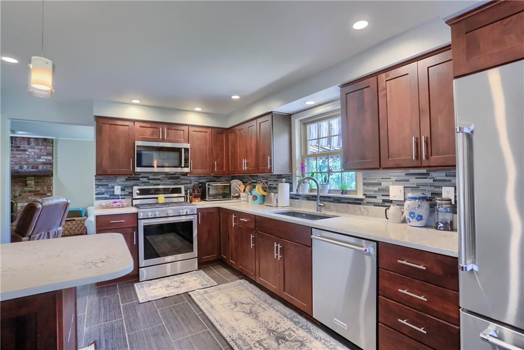 1737 Beaver Grade Road Coraopolis, PA 15108 - Photo 7 of 46 Gallery Image 7