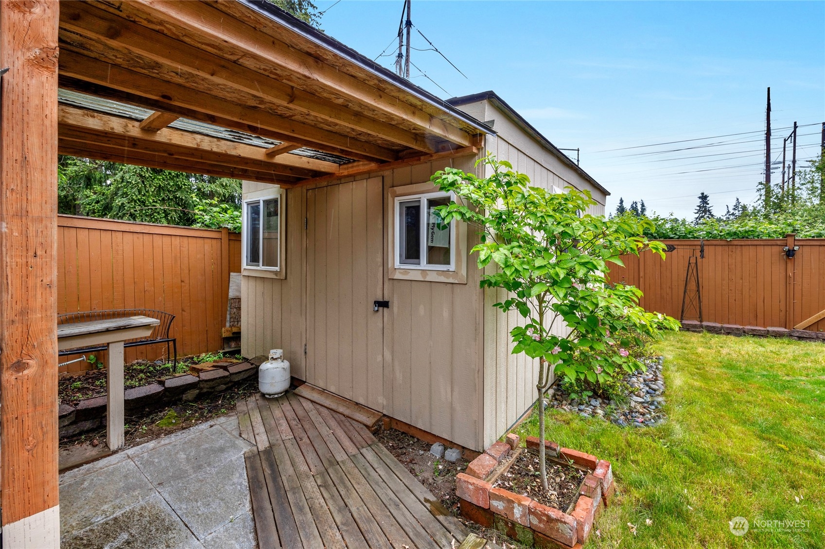 7521 Broadway Everett, WA 98203 - Photo 23 of 25 a backyard of a house with seating space