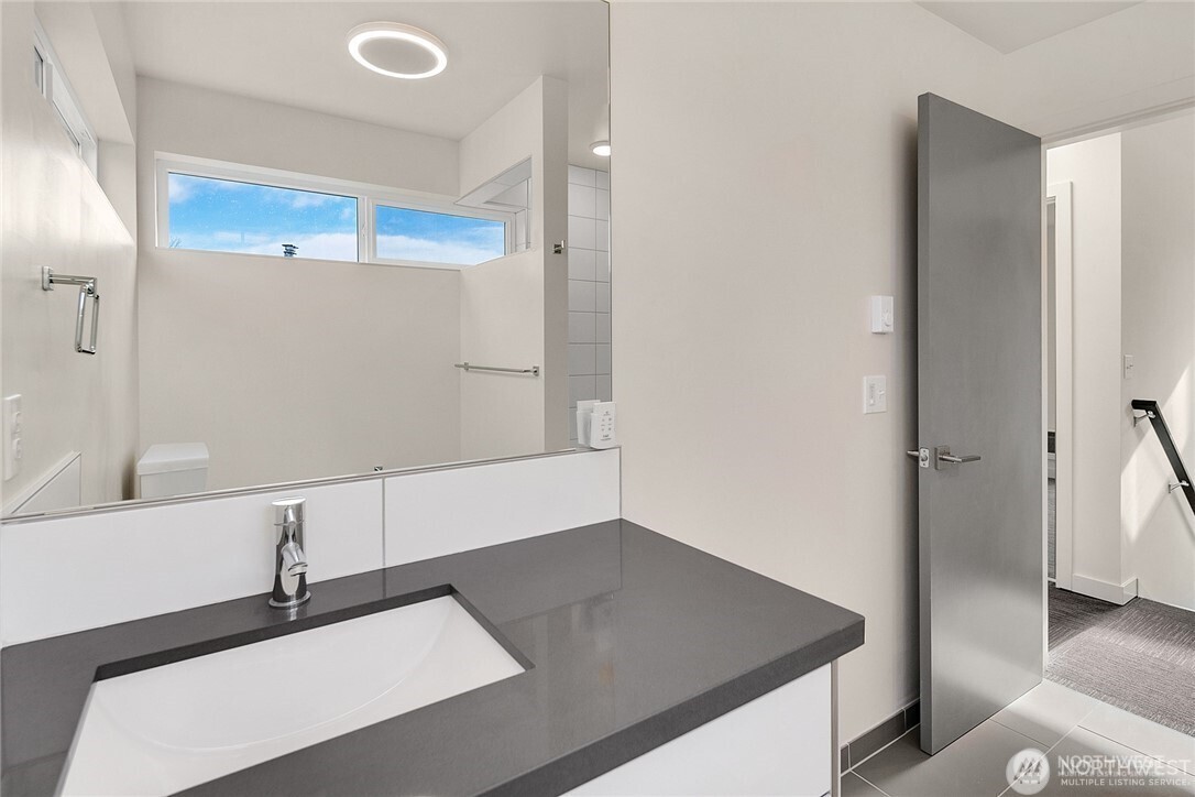 809 Northeast 48th Street Seattle, WA 98105 - Photo 7 of 12 Gallery Image 7
