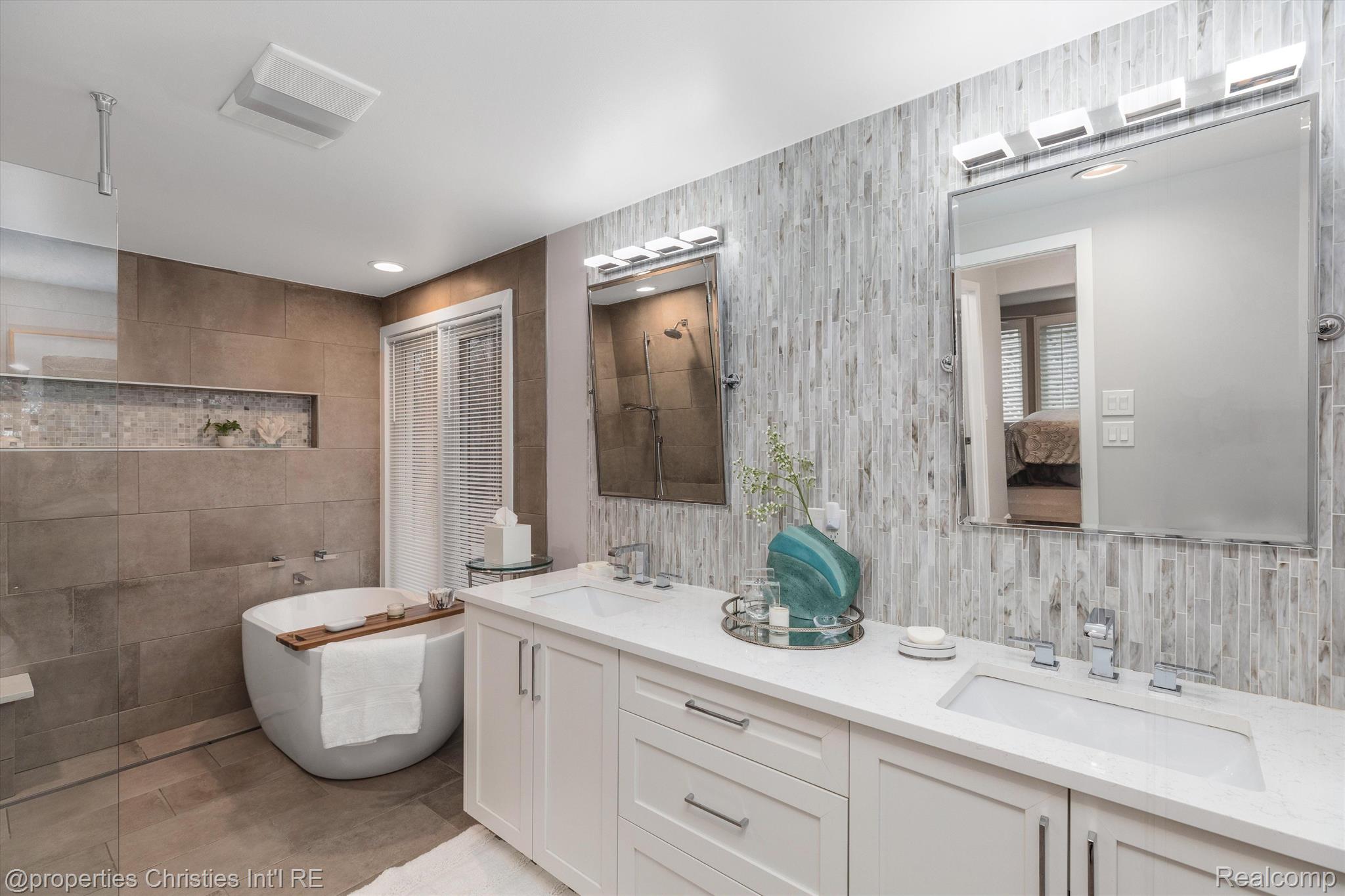 30184 High Valley Road Farmington, MI 48331 - Photo 28 of 43 Primary bath with Quartz counters, porcelain floor
