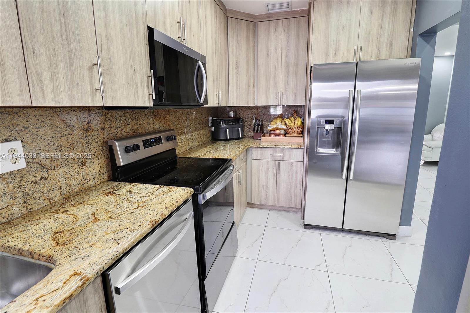 591 Southeast 5th Street Hialeah, FL 33010 - Photo 17 of 45