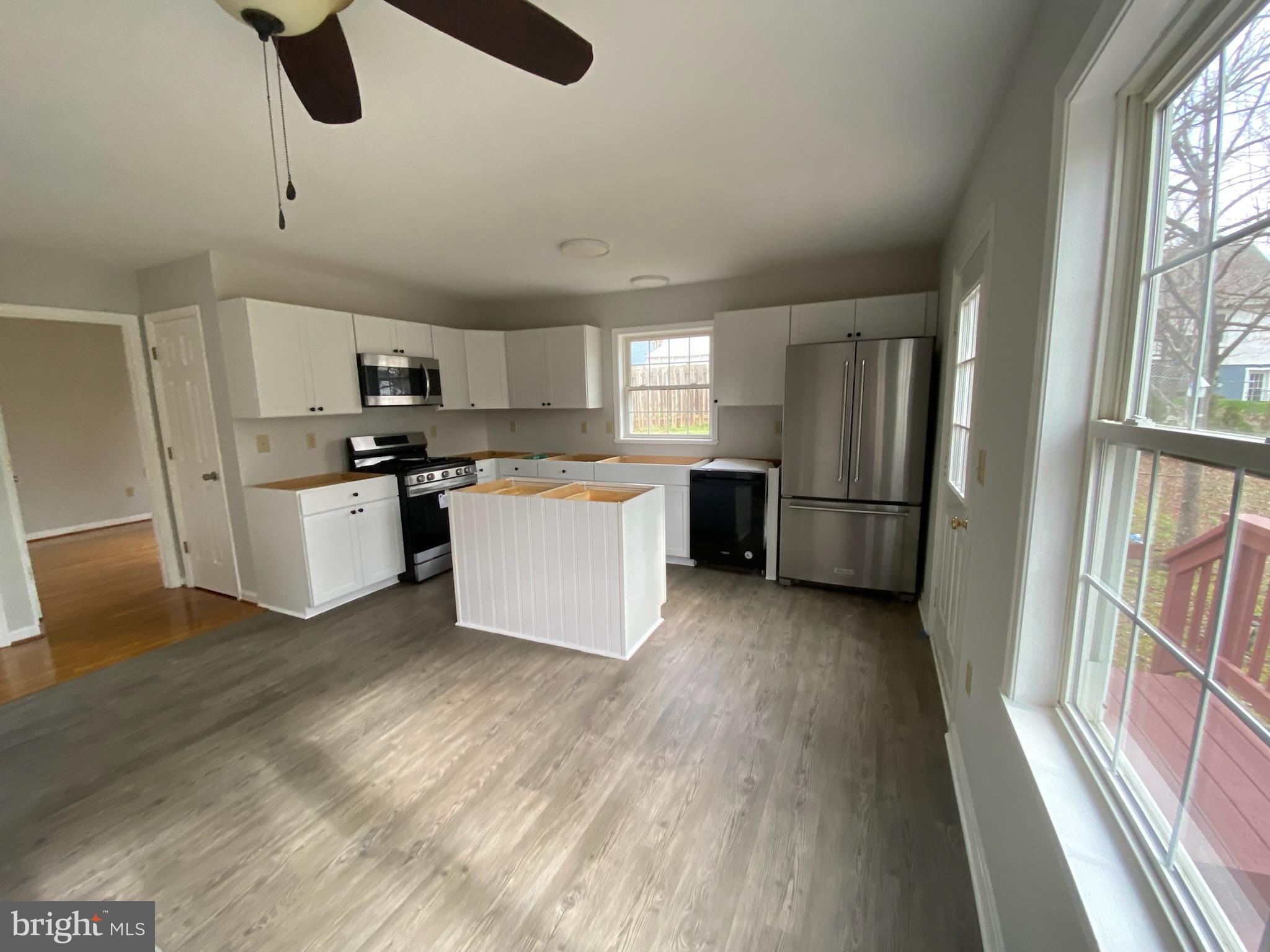 Dining area combo w/kitchen