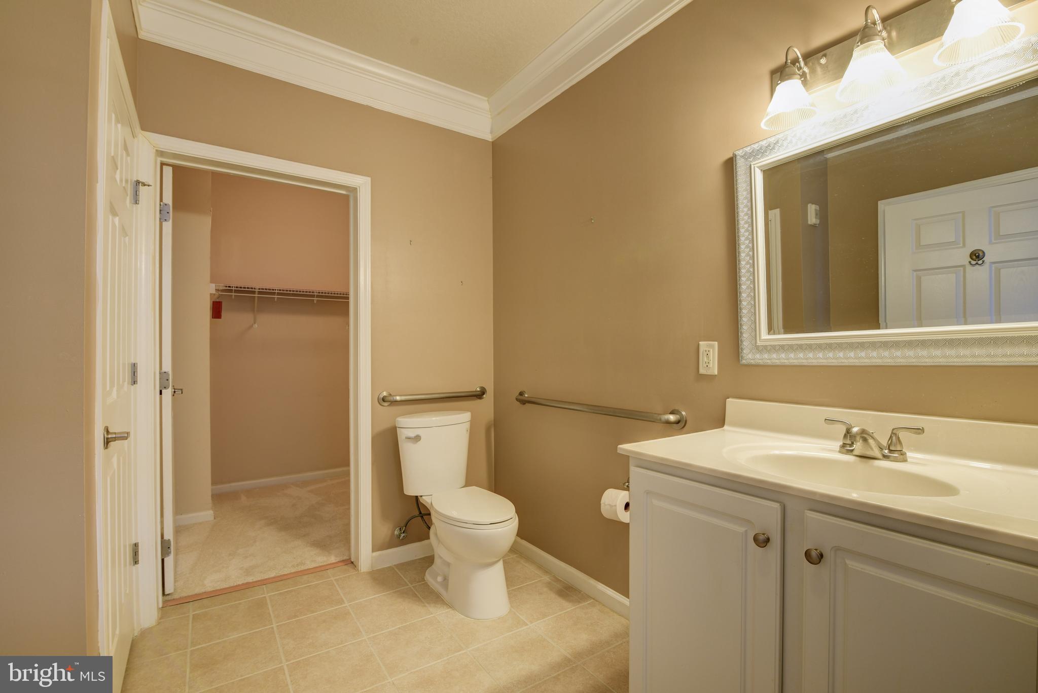 514 Sunset View Terrace Southeast, Unit 103 Leesburg, VA 20175 - Photo 7 of 23 PRIMARY BATH