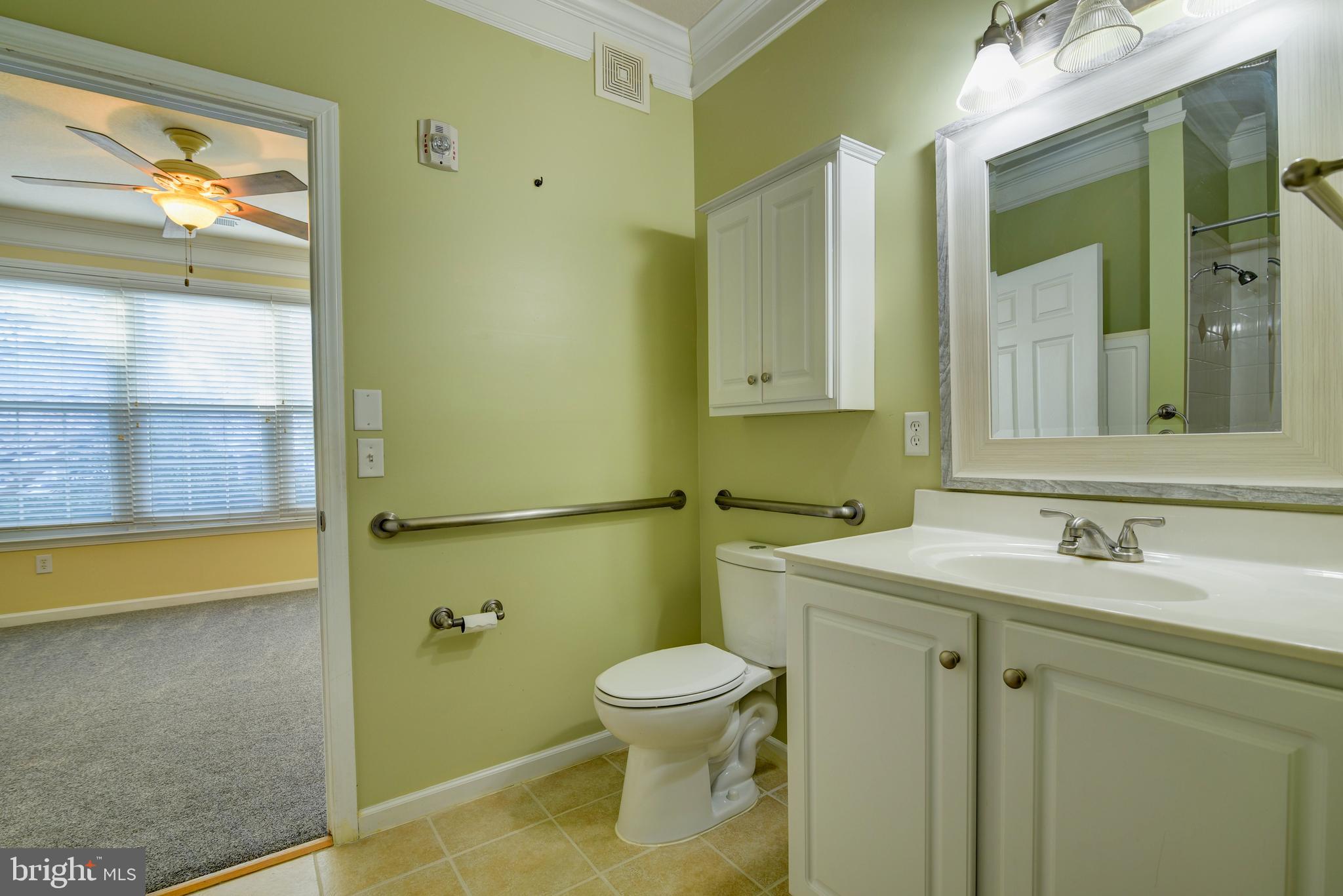 514 Sunset View Terrace Southeast, Unit 103 Leesburg, VA 20175 - Photo 9 of 23 GUEST BATH