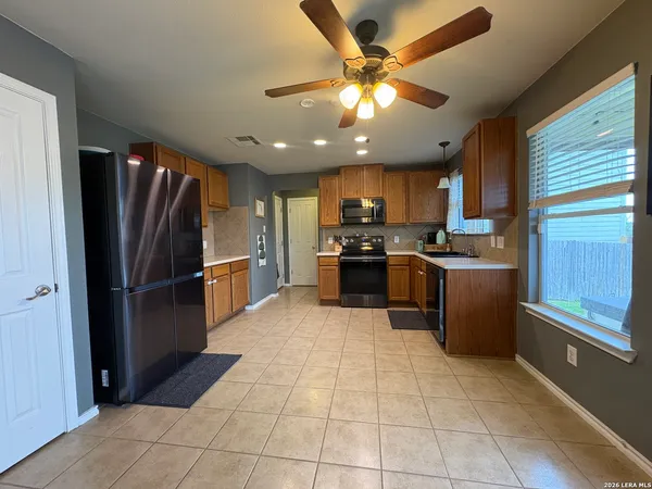 $1,900 | 220 Anvil Place, Cibolo, TX 78108