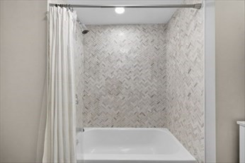 86 Wharf Street, Unit L6 Salem, MA 01970 - Photo 16 of 30 a bathroom with a bathtub