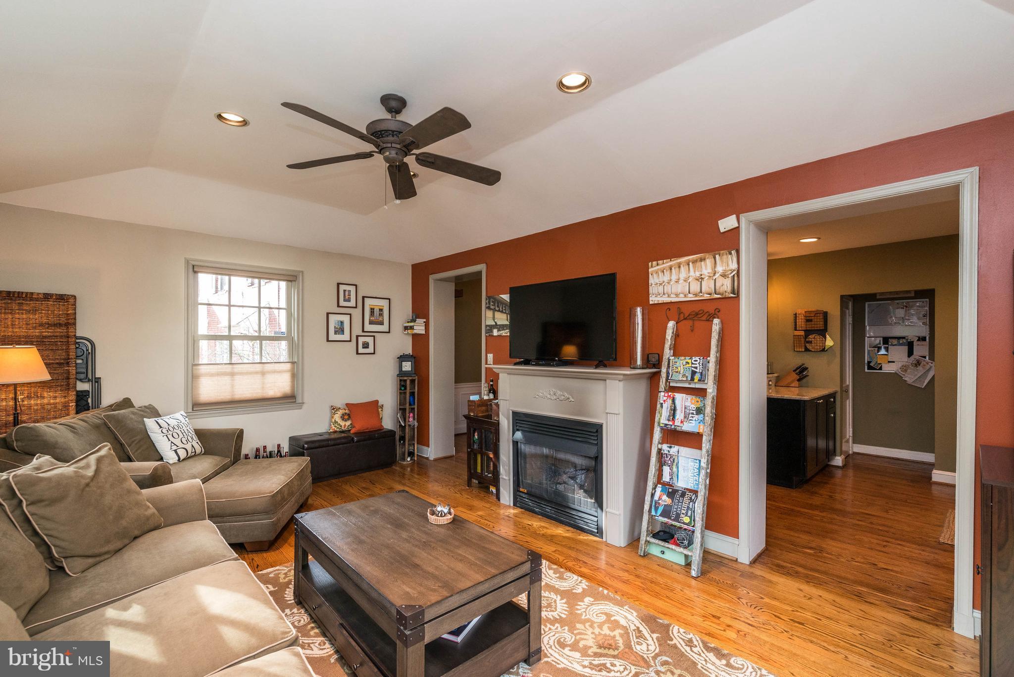 303 Broadmoor Road Baltimore, MD 21212 - Photo 12 of 30 Family Room