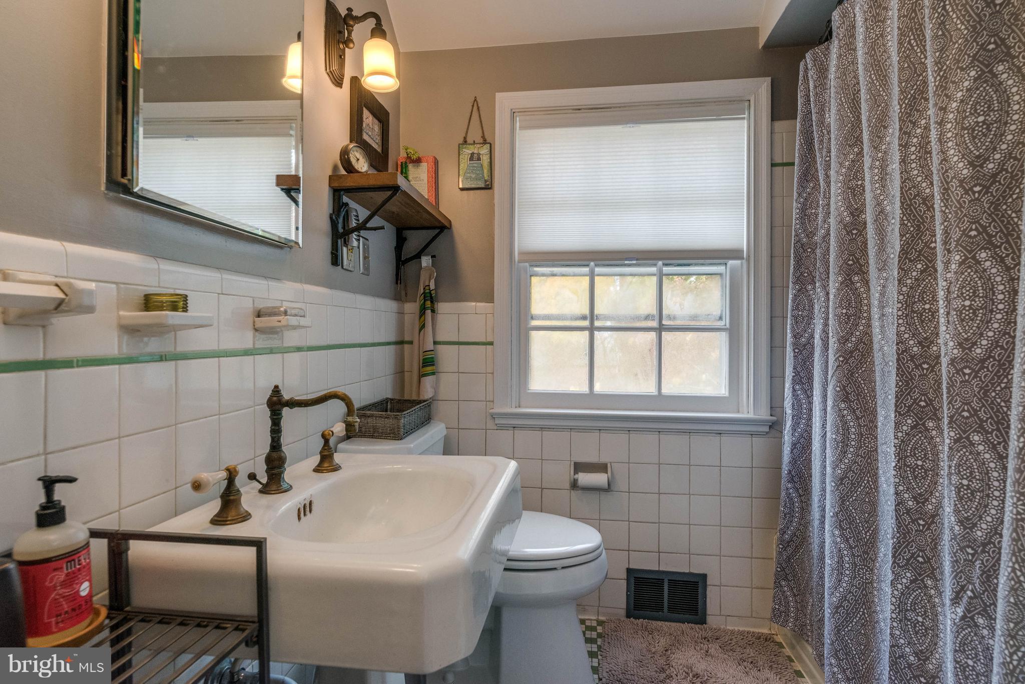 303 Broadmoor Road Baltimore, MD 21212 - Photo 17 of 30 Bath (Master)