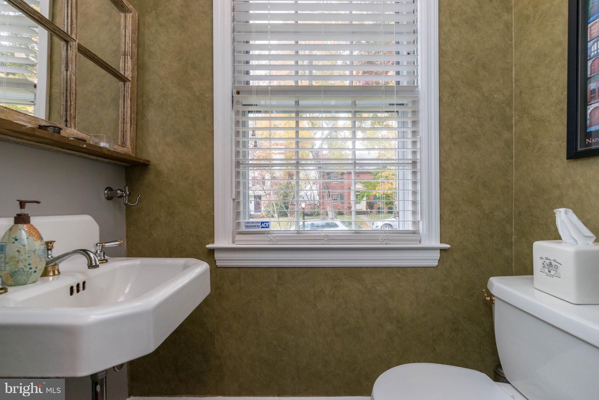 303 Broadmoor Road Baltimore, MD 21212 - Photo 5 of 30 Bath