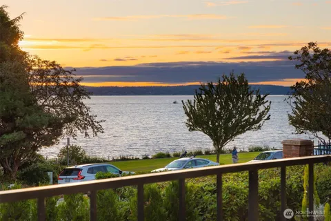 $1,550,000 | 6436 Lake Washington Boulevard Northeast, Unit 5, Kirkland, WA 98033