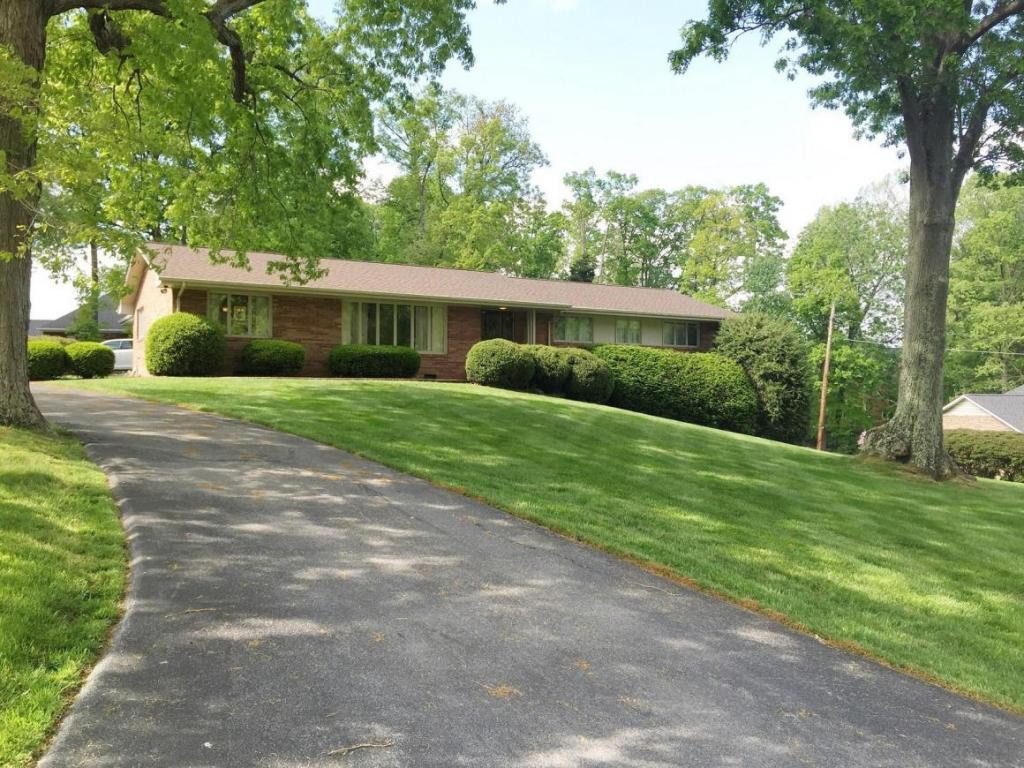 825 Ridgefields Road Kingsport, TN 37660 - Photo 2 of 15 Photo 2