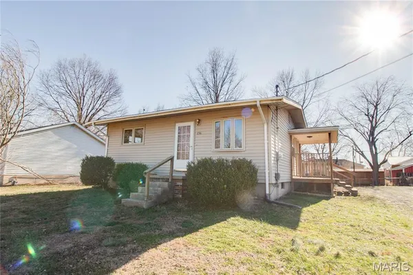 $70,000 | 236 Willowrun Drive, Moro, IL 62067