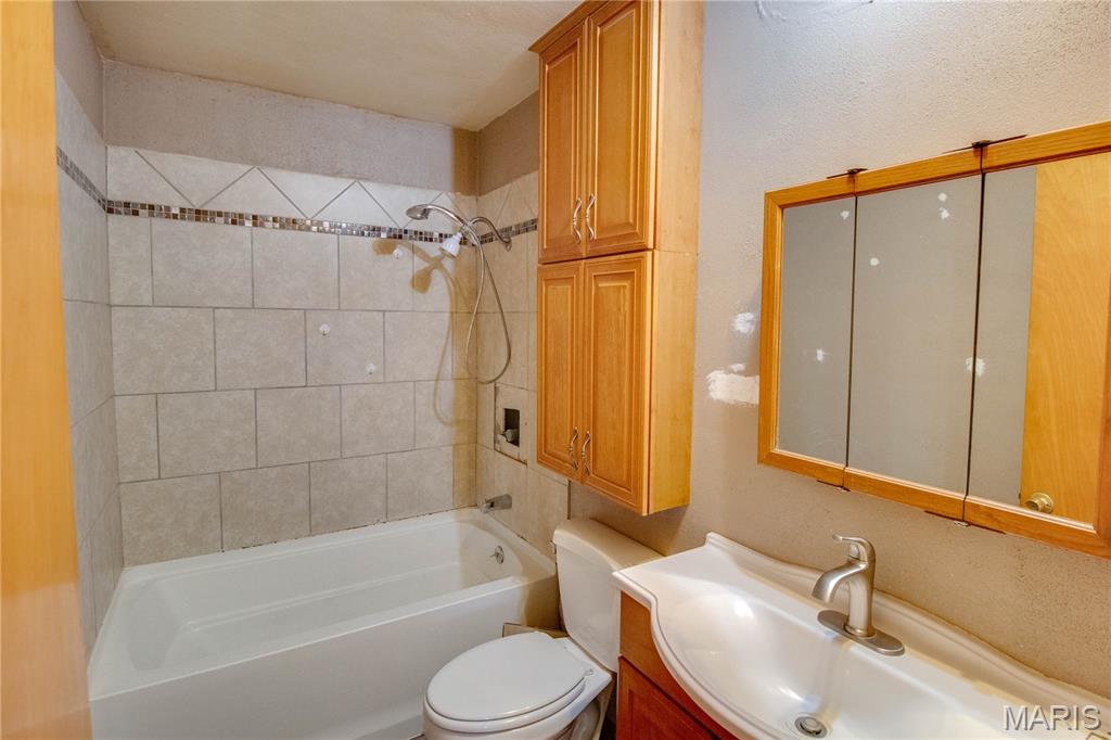 236 Willowrun Drive Moro, IL 62067 - Photo 13 of 32