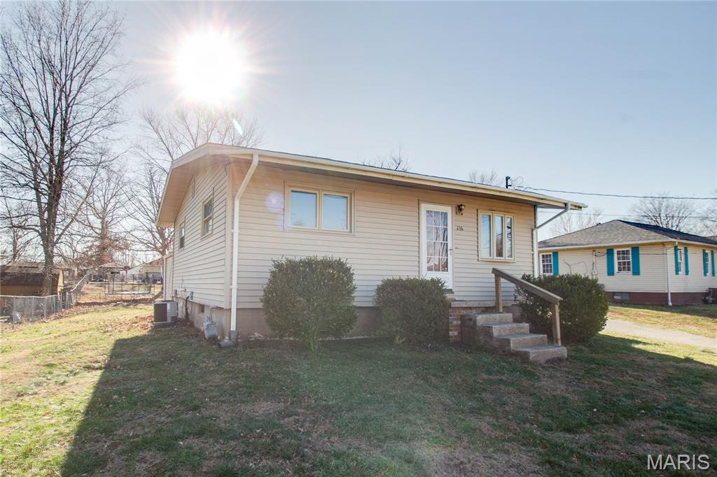 236 Willowrun Drive Moro, IL 62067 - Photo 3 of 32