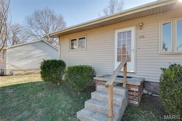 $69,000 | 236 Willowrun Drive, Moro, IL 62067