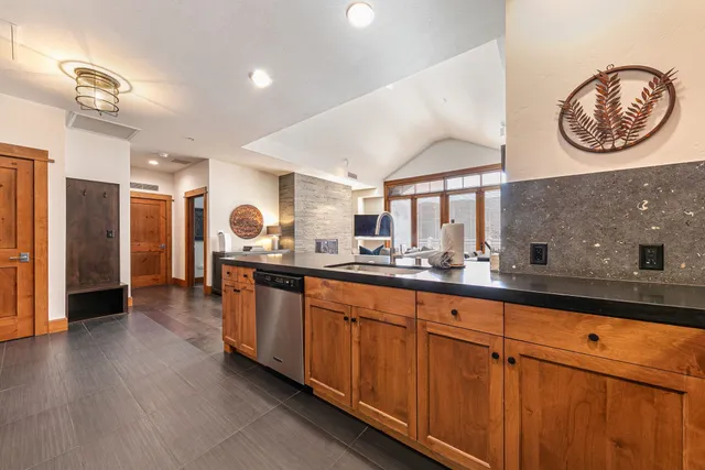 $1,525,000 | 3001 Northstar Drive, Unit 308, Truckee, CA 96161