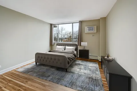 $217,900 | 2211 South Highland Avenue, Unit 3E, Lombard, IL 60148