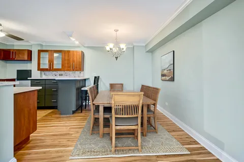 $217,900 | 2211 South Highland Avenue, Unit 3E, Lombard, IL 60148