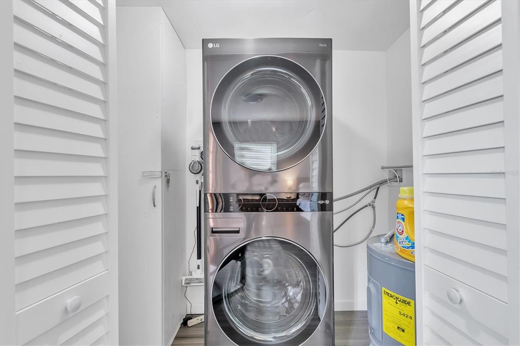 2305 Novus Street Sarasota, FL 34237 - Photo 20 of 28 a utility room with dryer and washer