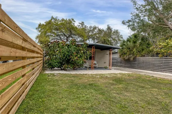 a view of a backyard with pathway