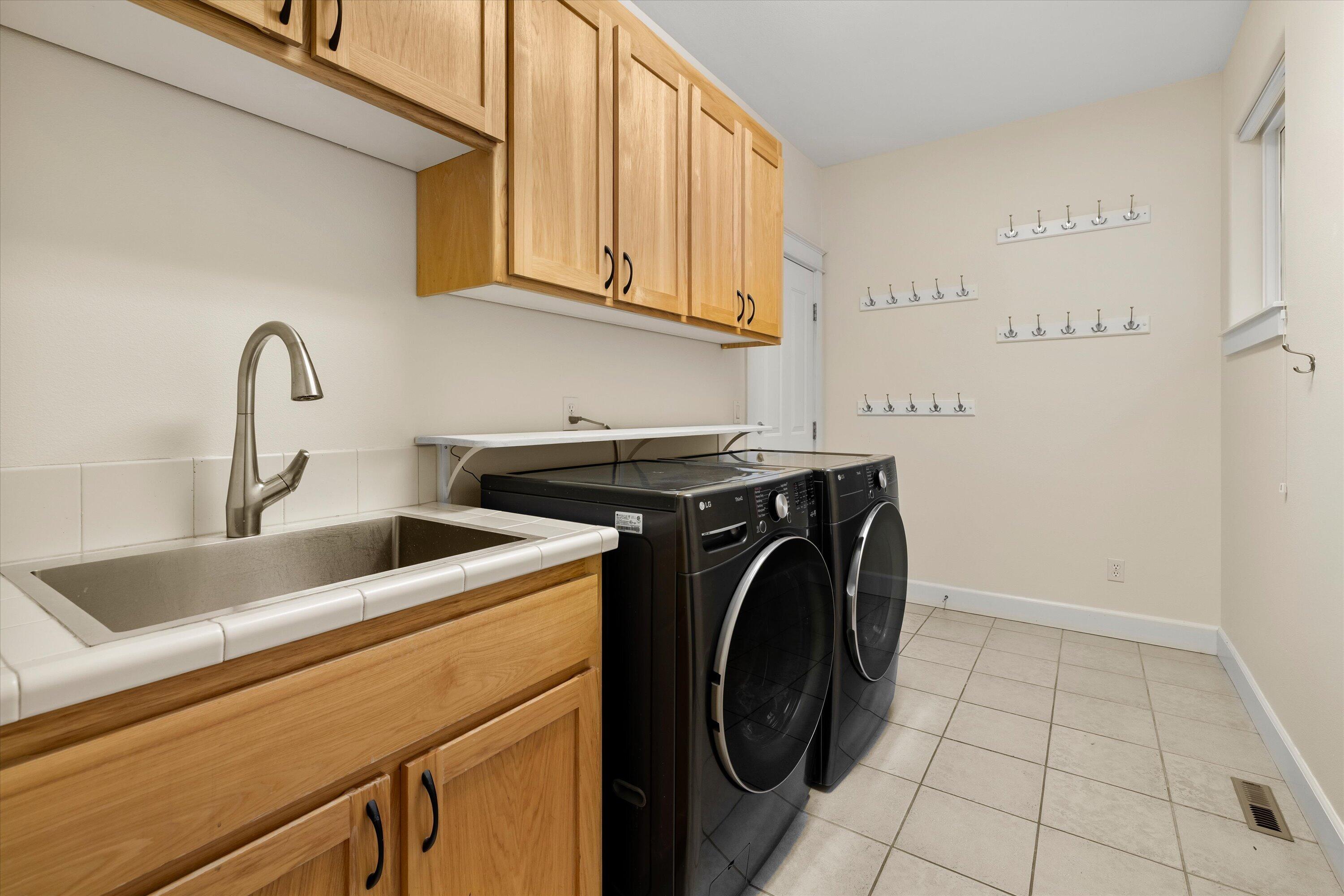 1066 Northwest Stannium Road Bend, OR 97703 - Photo 20 of 46 20-20260205 JILL ROSELL-24