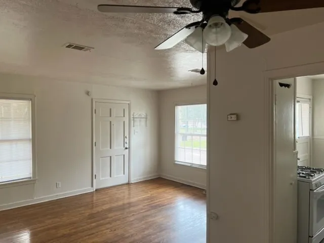 $950 | 1407 Bolivar Street, Denton, TX 76201