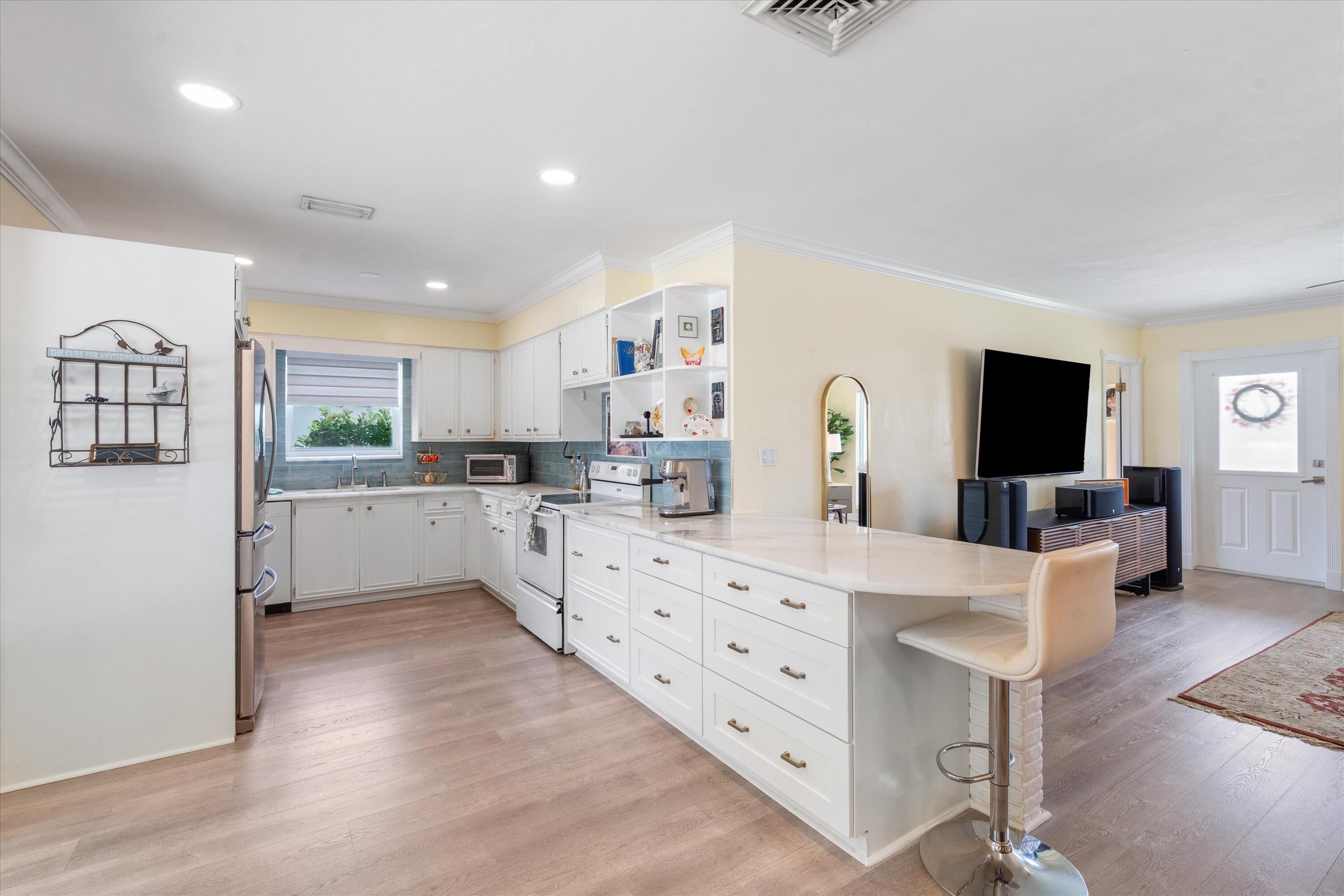 801 Berkley Street Boca Raton, FL 33487 - Photo 9 of 32 Kitchen Area