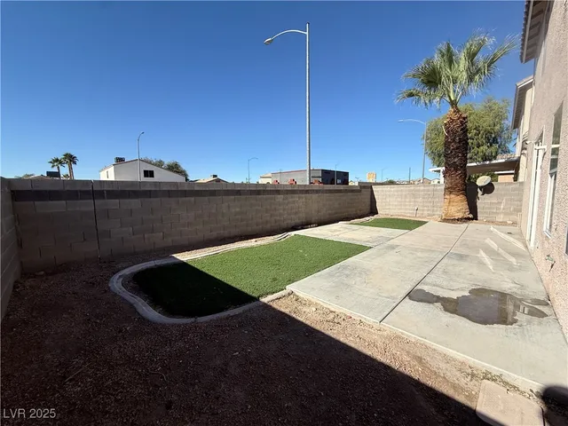$1,700 | 5057 Midnight Oil Drive, Las Vegas, NV 89122