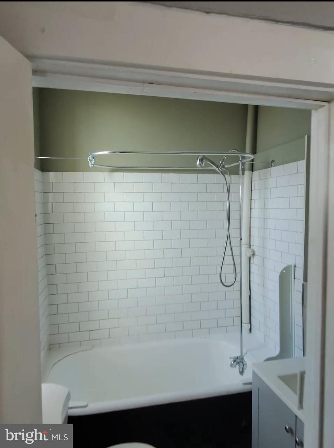 1908 McCulloh Street Baltimore, MD 21217 - Photo 20 of 40 a bathroom with a shower and a sink