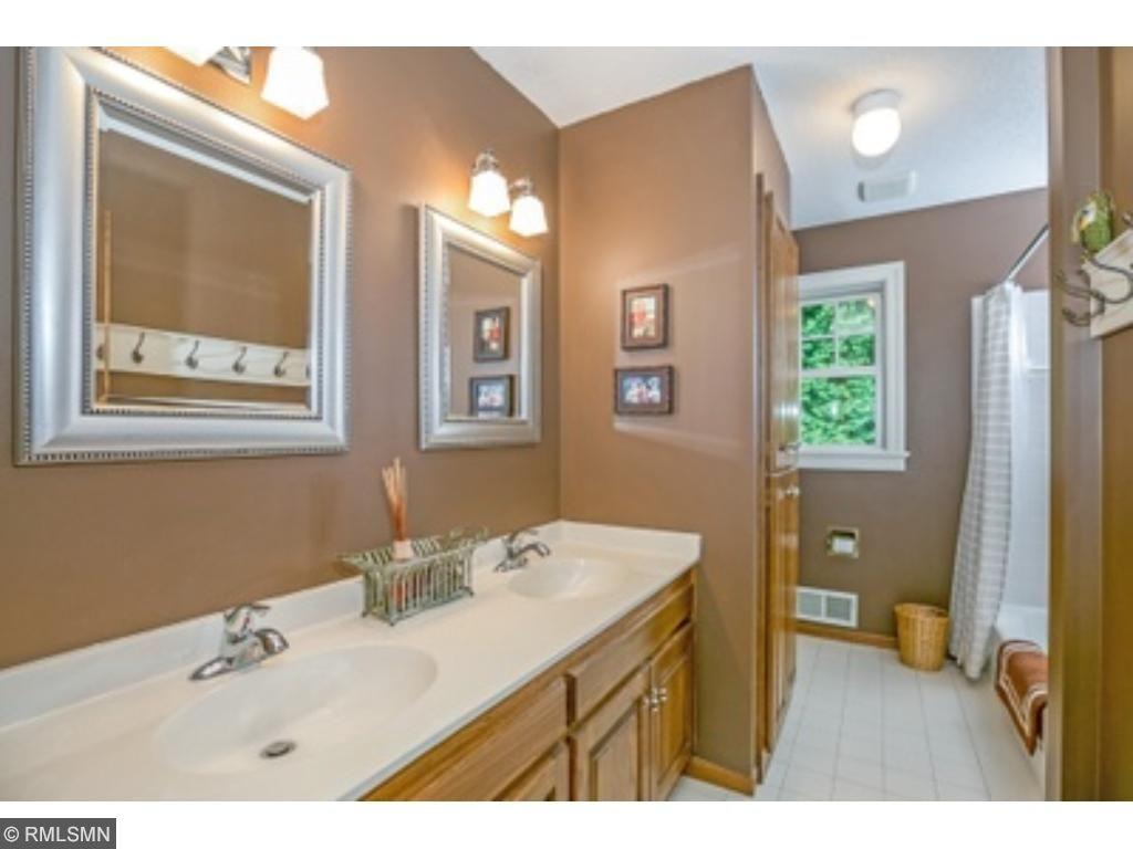 6292 Fallbrook Road Eden Prairie, MN 55344 - Photo 12 of 15