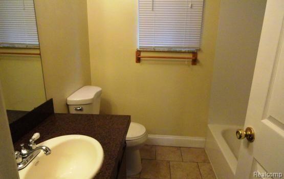 4085 Airport Road Waterford, MI 48329 - Photo 8 of 12