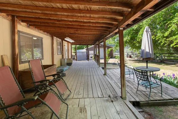 a view of a house