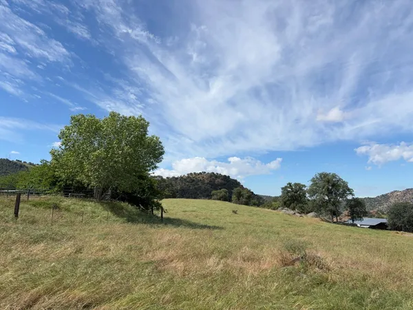 $300,000 | 39569 Clover Lane, Squaw Valley, CA 93675